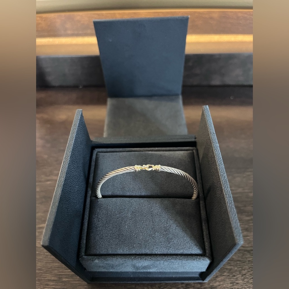 David Yurman Buckle Classic Cable Bracelet
Sterling Silver with 18K Yellow Gold